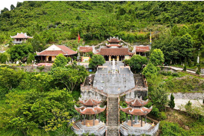 Truc Lam Phat Tich Pagoda in Cao Bang